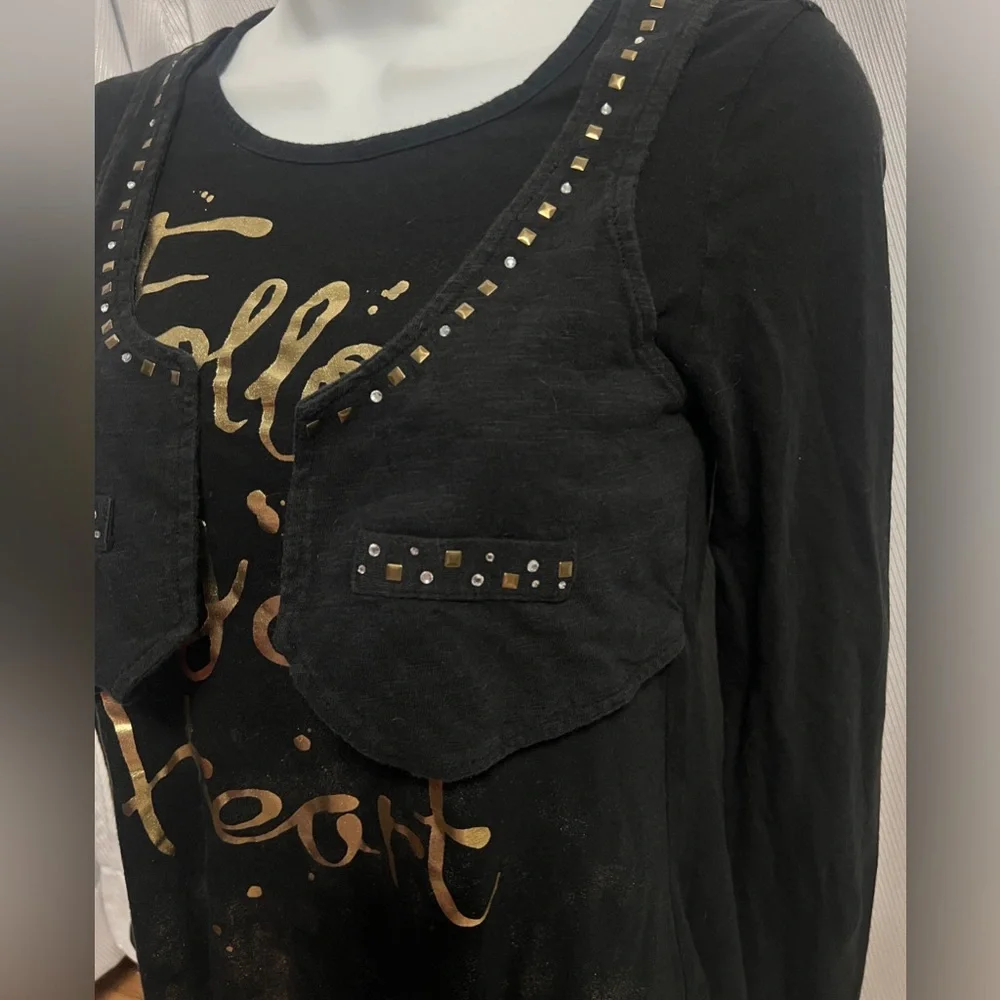 Justice girls size 10 top. Follow your heart in gold. Great condition. Kids